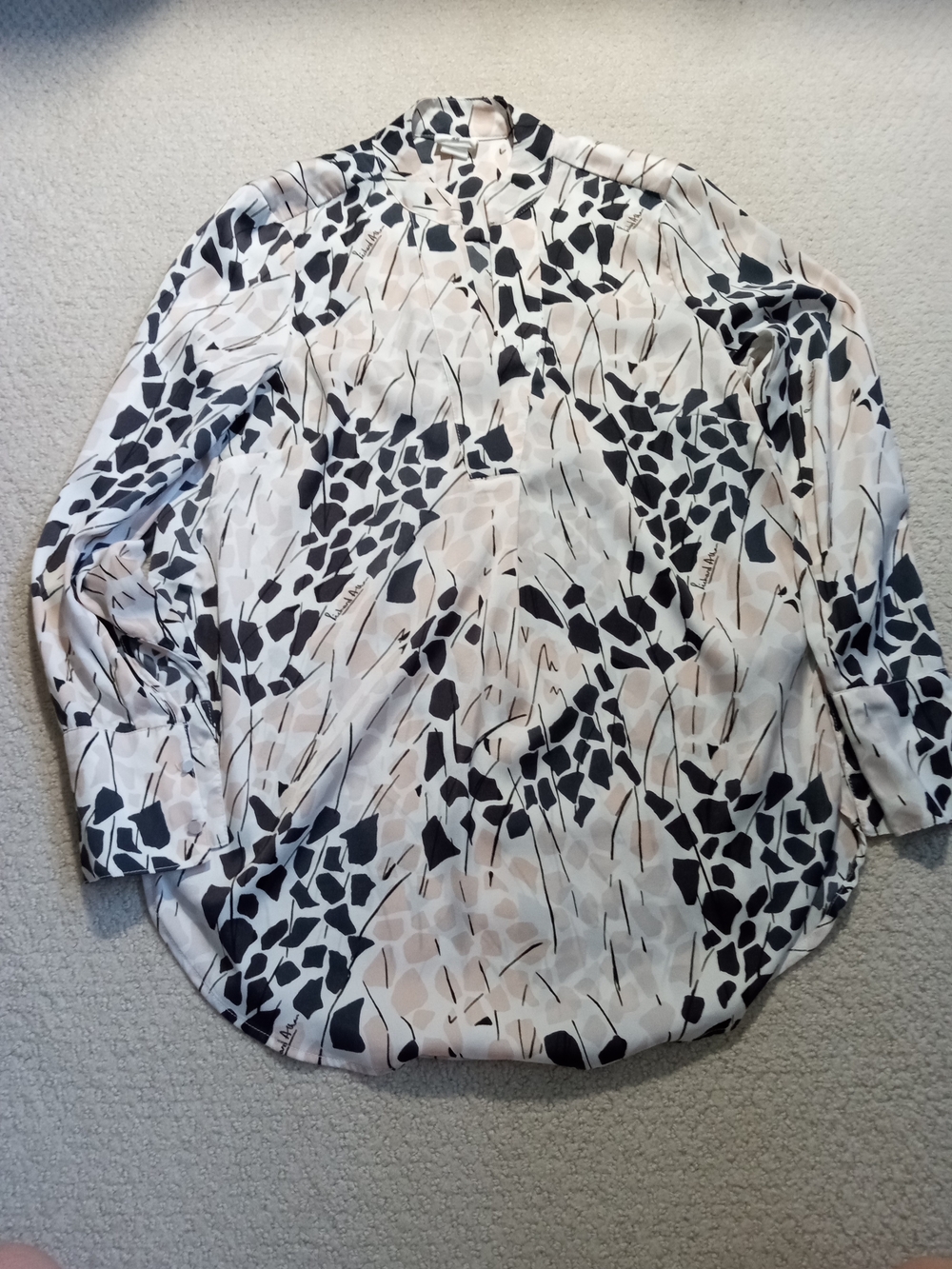 H&M Black and Cream Abstract Print Button-Down Shirt